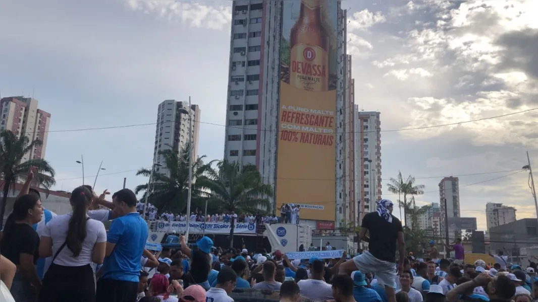 Dia de festa! Delegação do Paysandu chega na Doca