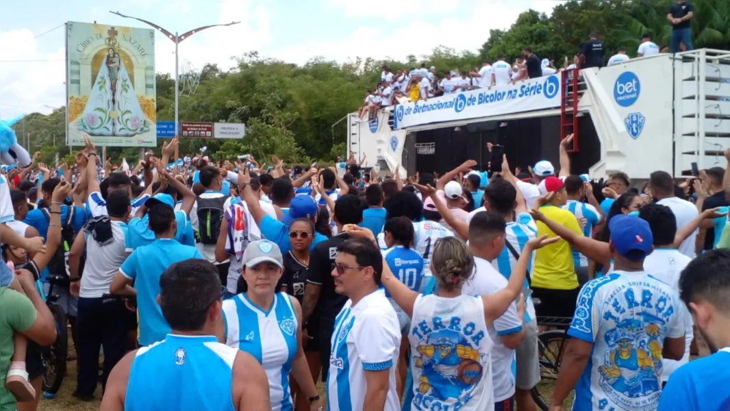 Dia de festa! Delegação do Paysandu chega na Doca