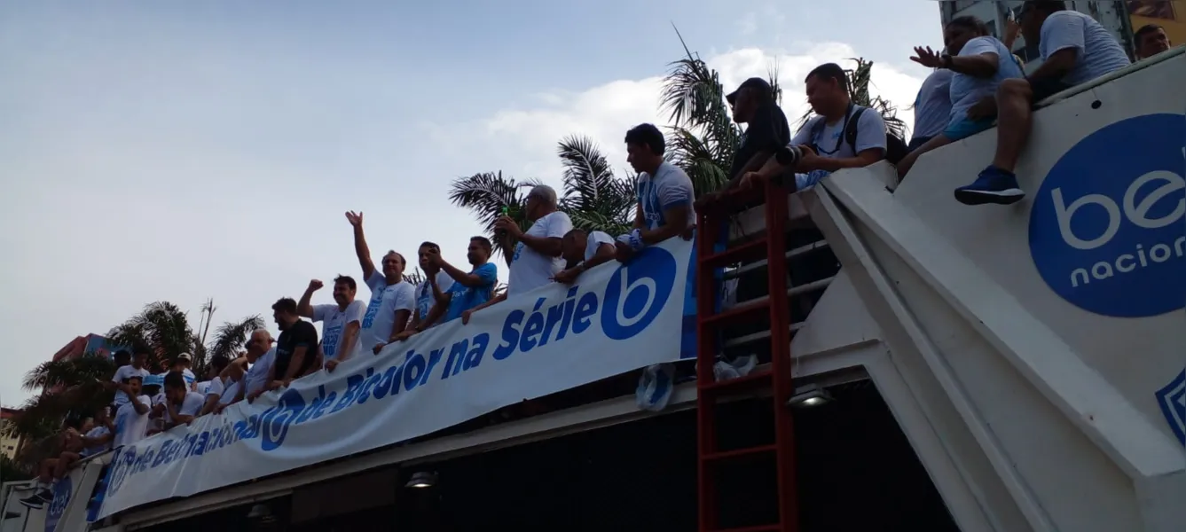 Dia de festa! Delegação do Paysandu chega na Doca