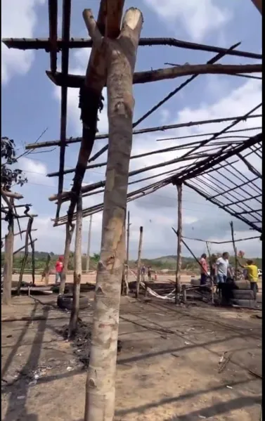 Veja imagens após o incêndio no acampamento do MST