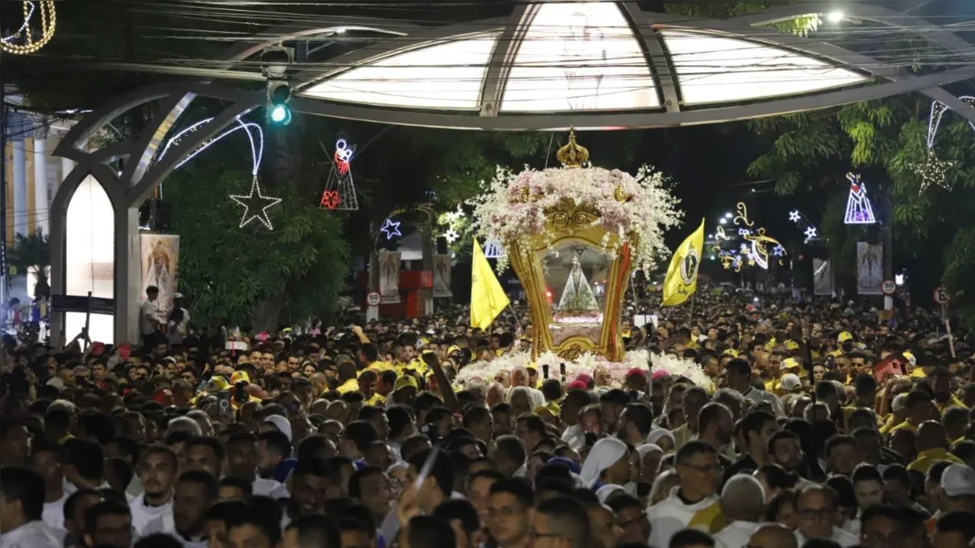 Veja imagens da noite da Trasladação do Círio 2023