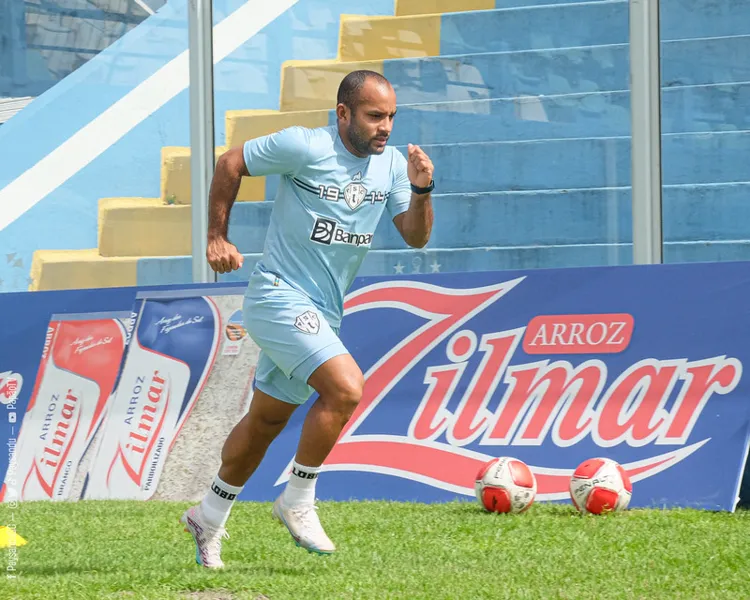 Time dos baixinhos? Paysandu tem menor jogador do Brasil