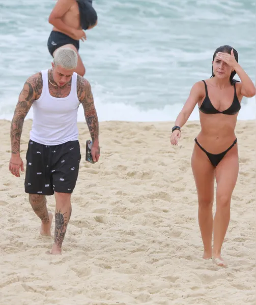 Fotos: Jade Picon e MC Daniel curtem praia juntos no Rio