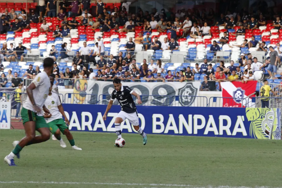 Clube do Remo aplica goleada e estreia como líder no Parazão