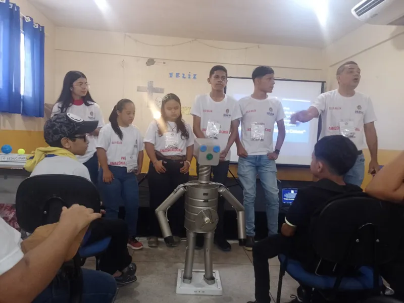 Projeto de escola pública faz eclipse solar em laboratório