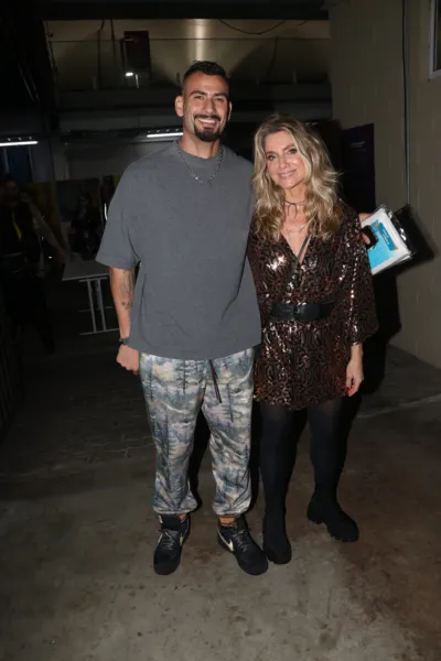 Letícia Spiller chega com Nizan ao Lolla. Veja mais fotos lá