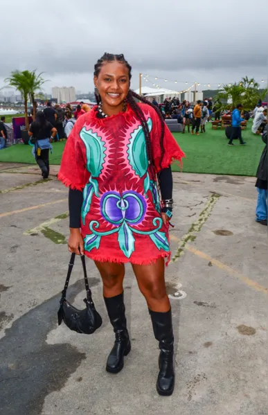 Letícia Spiller chega com Nizan ao Lolla. Veja mais fotos lá