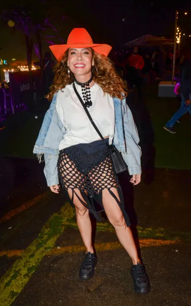 Letícia Spiller chega com Nizan ao Lolla. Veja mais fotos lá