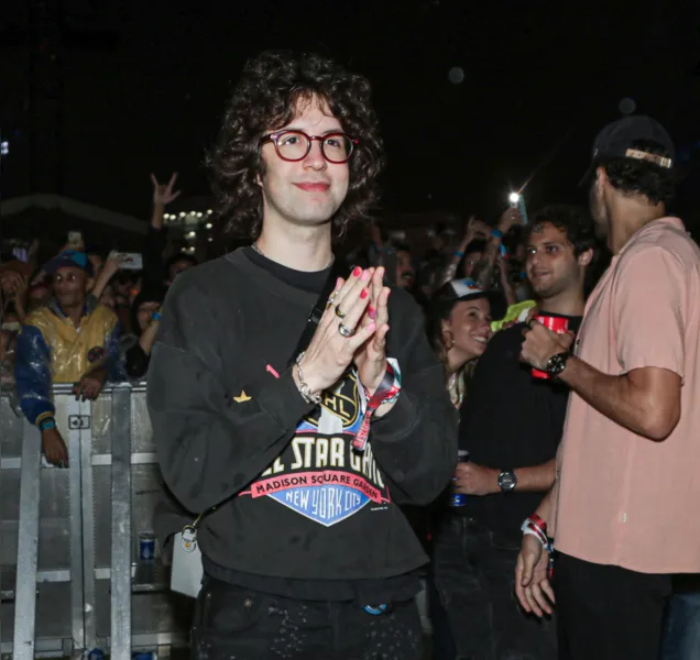 Letícia Spiller chega com Nizan ao Lolla. Veja mais fotos lá