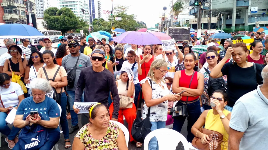 Servidores da Prefeitura de Belém fecham a Almirante Barroso