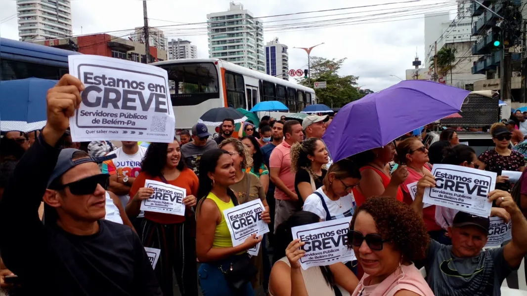 Servidores da Prefeitura de Belém fecham a Almirante Barroso