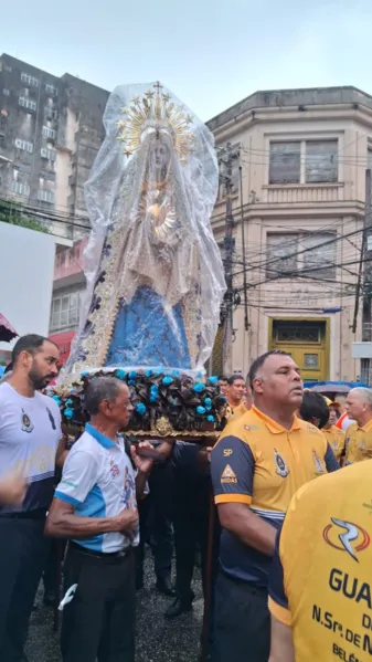 Chuva e fé: as imagens da Procissão do Encontro em Belém