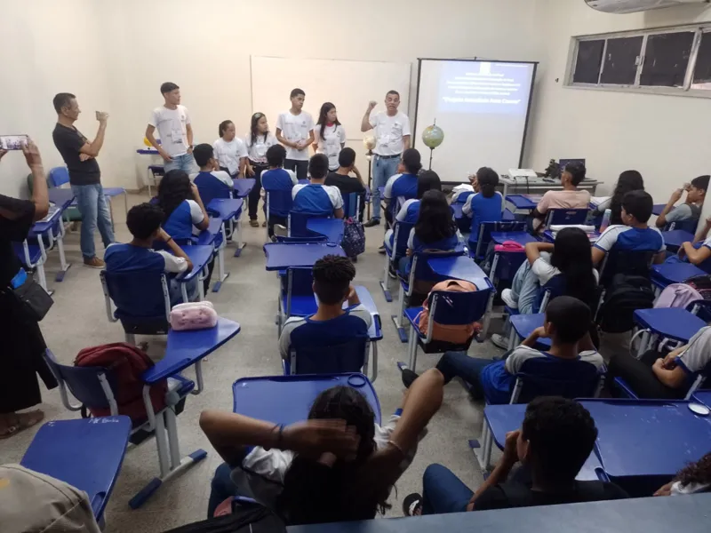 Projeto de escola pública faz eclipse solar em laboratório