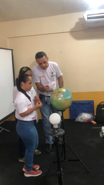 Projeto de escola pública faz eclipse solar em laboratório