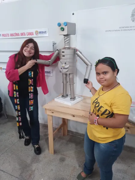 Projeto de escola pública faz eclipse solar em laboratório