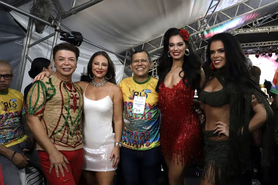 Paolla e Alane esbanjam beleza na escolha de samba em Belém