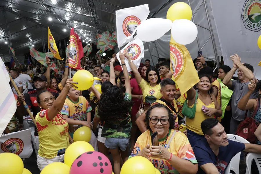 Paolla e Alane esbanjam beleza na escolha de samba em Belém