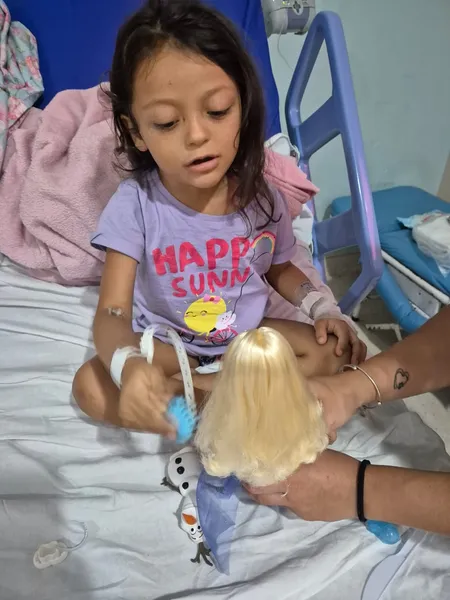 Manoela de 4 anos tem Leucemia e precisa de doações de sangue