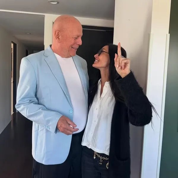 Bruce Willis completa 70 anos e recebe visita de Demi Moore