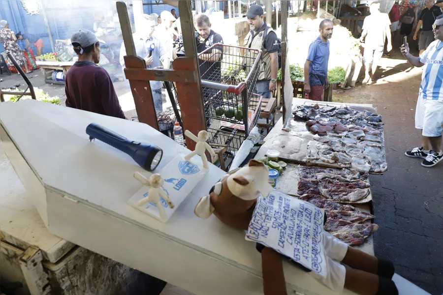 Torcedores do Remo celebram título com zoação no Ver-O-Peso