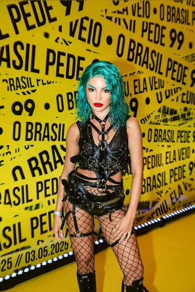 Gaby Amarantos, Juliette e famosos chegam no show da Lady Gaga