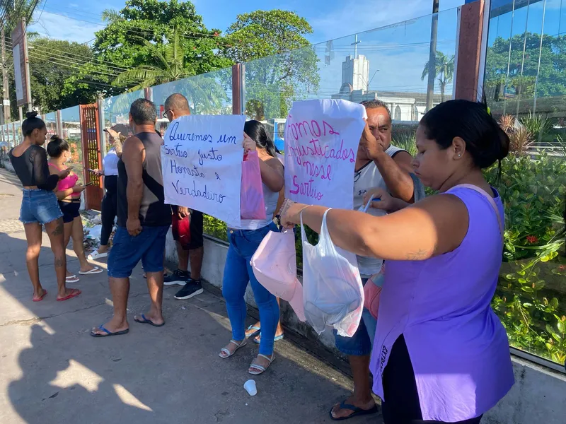 Moradores protestam contra sorteio de residencial em Ananindeua