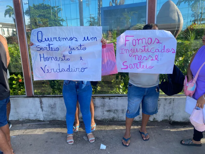 Moradores protestam contra sorteio de residencial em Ananindeua