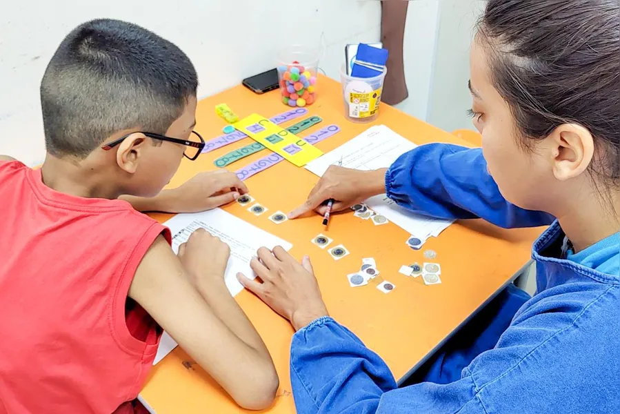 Mães atípicas vivem de amor e desafios: "Ser forte o tempo todo cansa"