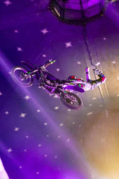 Circo Celestia estreia temporada em Belém