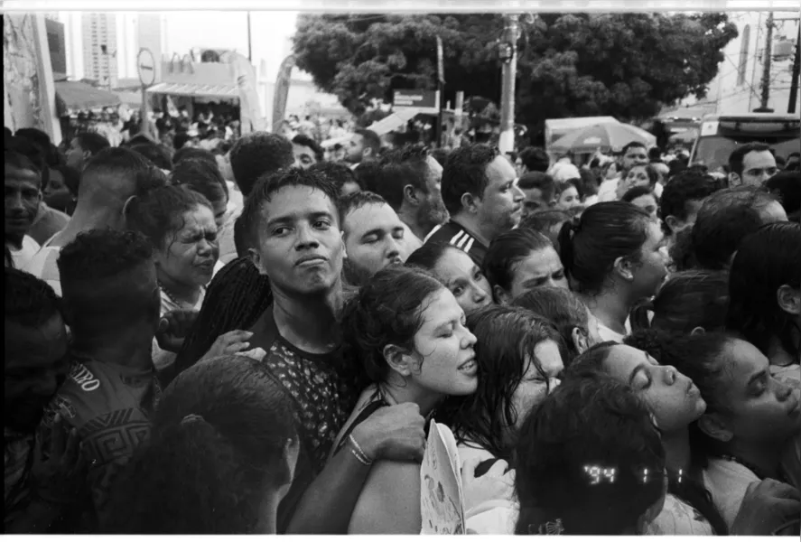 Após boom digital, Geração Z reinventa fotografia analógica no século 21