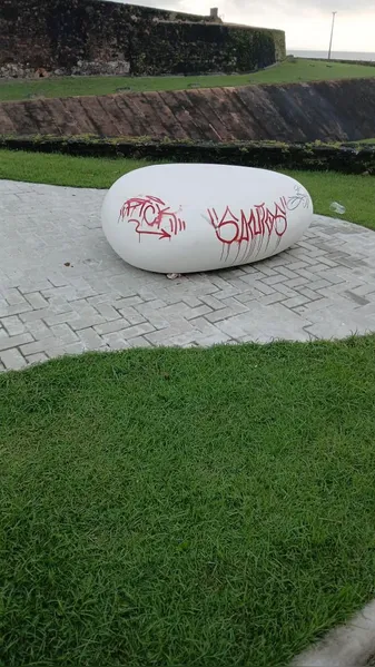 'Grafiteiros' depredam rua da Ladeira e causam revolta em Belém