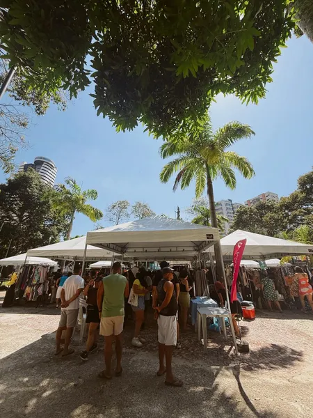 Praça Brasil recebe encontro de brechós e lazer neste domingo (24)
