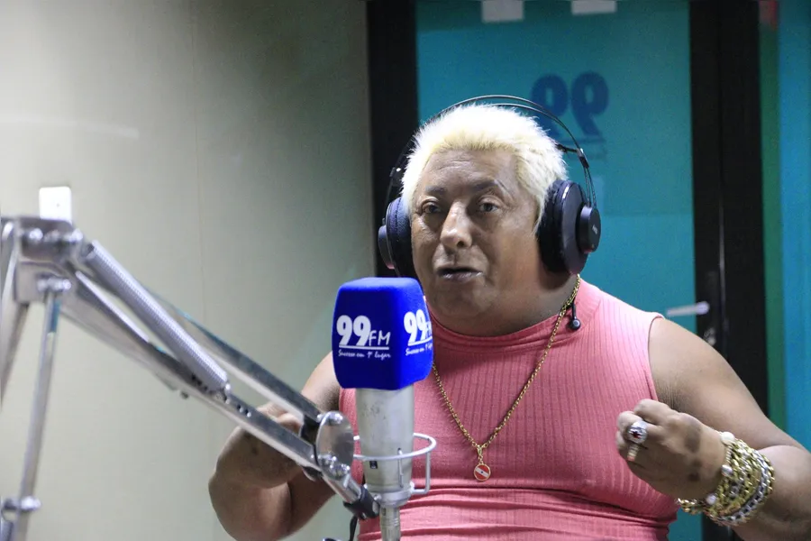 Patixa Teló visita RBA, sobe a torre e declara amor por Belém