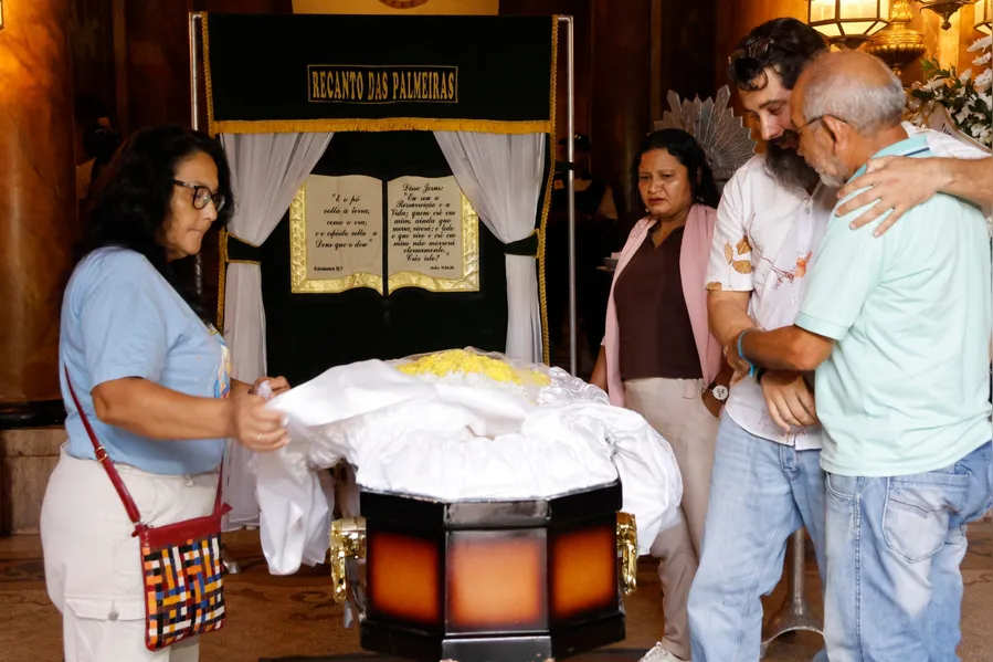 Velório de Mestre Damasceno reúne artistas em celebração à cultura