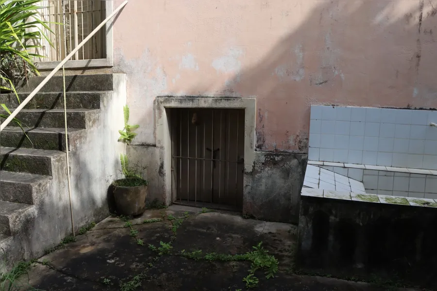 Veja por dentro! Casarão centenário é "cápsula viva" de memórias de Belém
