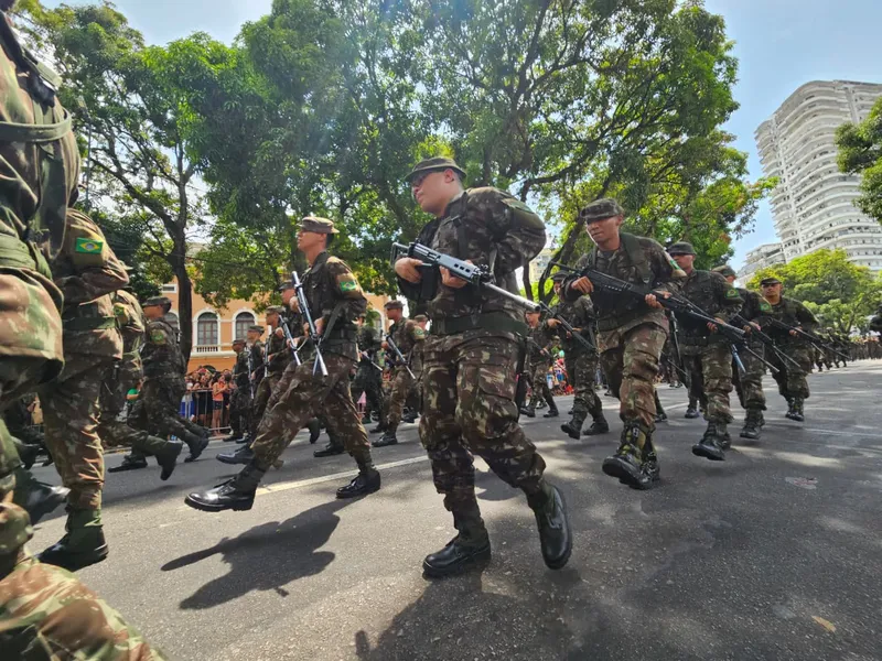 VEJA IMAGENS: Desfile do 7 de setembro reúne multidão em Belém