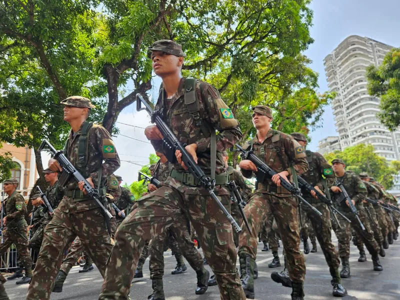 VEJA IMAGENS: Desfile do 7 de setembro reúne multidão em Belém