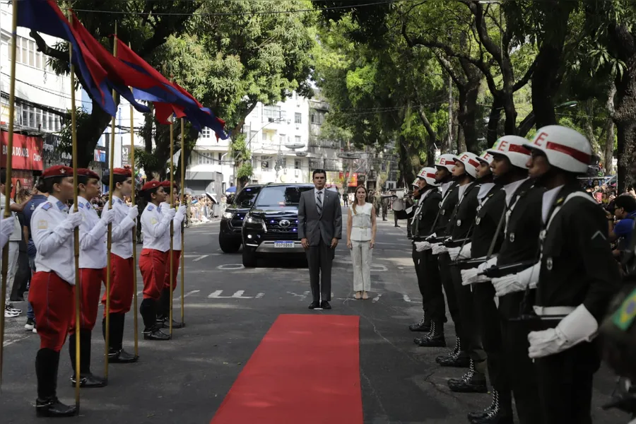 VEJA IMAGENS: Desfile do 7 de setembro reúne multidão em Belém