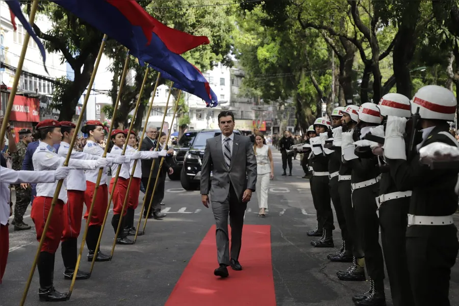 VEJA IMAGENS: Desfile do 7 de setembro reúne multidão em Belém