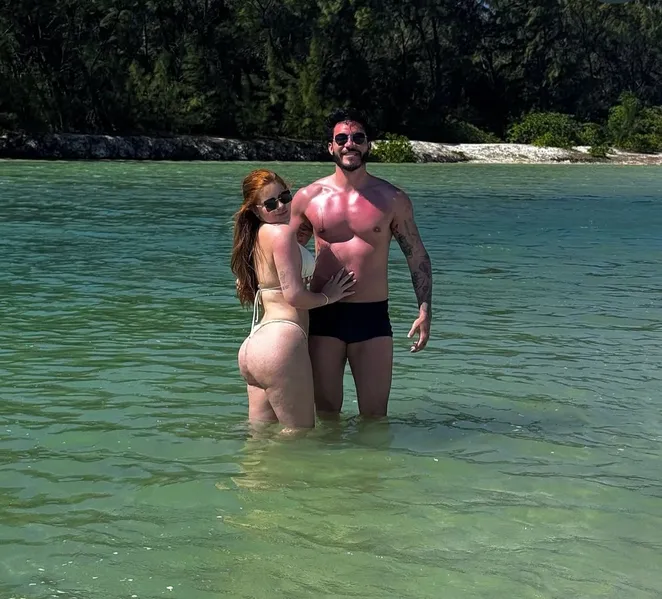Viih Tube posa de biquíni após perder 20kg; veja fotos