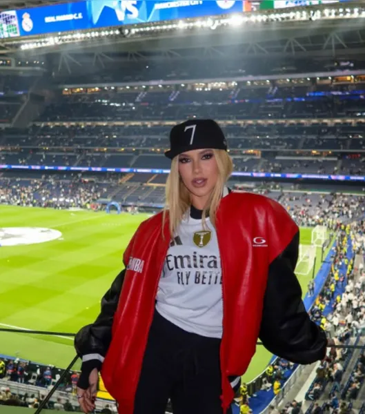 Virgínia posa seminua em Madri e mostra detalhes de tratamento capilar