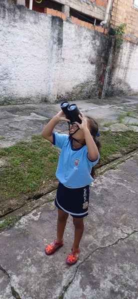 Pássaros em vida livre ensinam a crianças o amor pela natureza