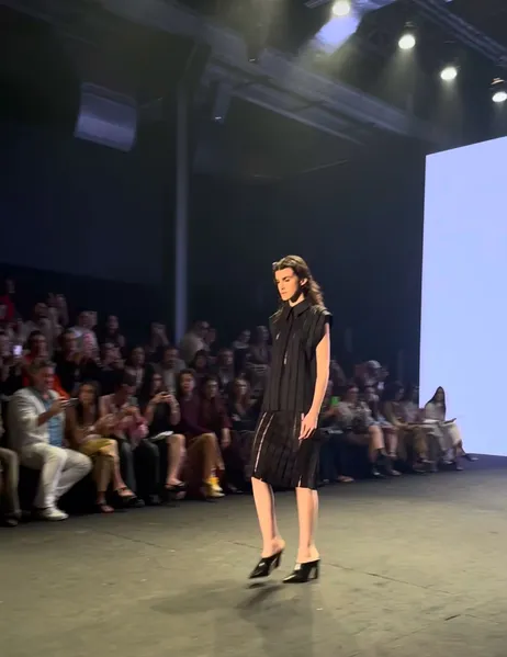 Normando leva folhagens, látex e fibras no 2º dia de Rio Fashion Week