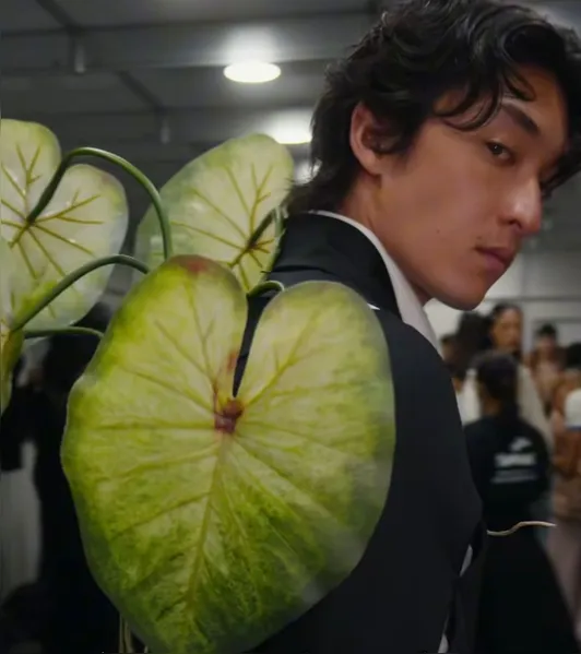 Normando leva folhagens, látex e fibras no 2º dia de Rio Fashion Week