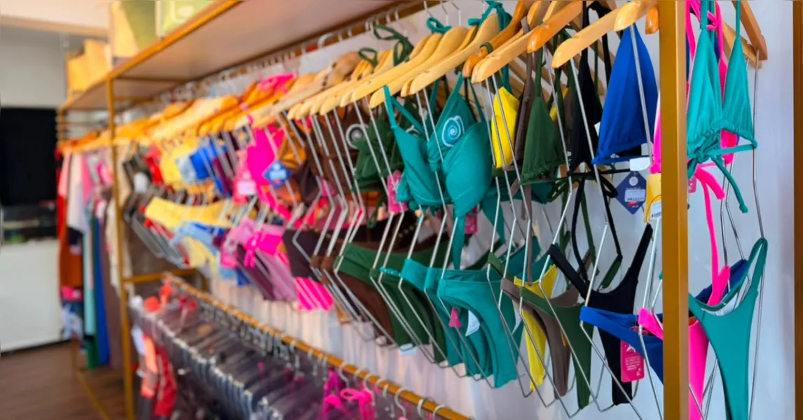 Moda praia 2026: crochê e tons terrosos prometem dominar o verão 