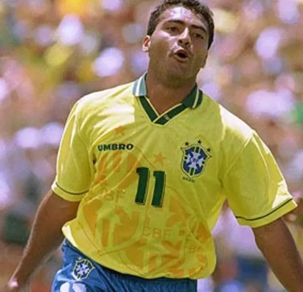 Enquete: qual é a camisa mais bonita do Brasil em Copas?