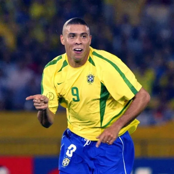 Enquete: qual é a camisa mais bonita do Brasil em Copas?