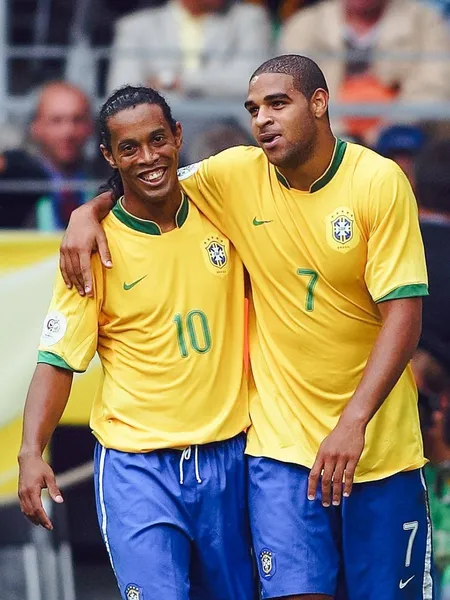 Enquete: qual é a camisa mais bonita do Brasil em Copas?