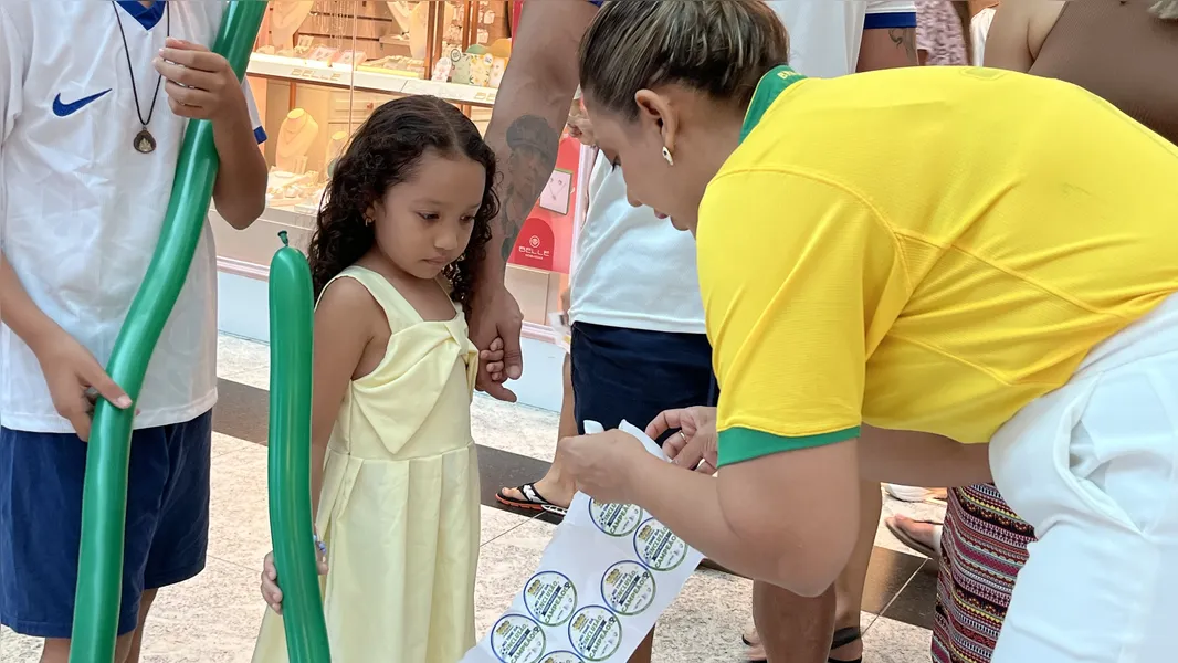 Fogos, buzinas e mais: os cuidados com crianças atípicas durante jogos do Brasil