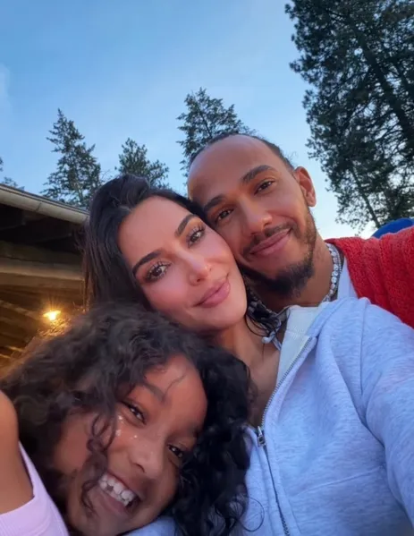 Assumidos! Lewis Hamilton publica momentos íntimos com Kim Kardashian